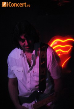 Vama a facut show in Coyote Cafe