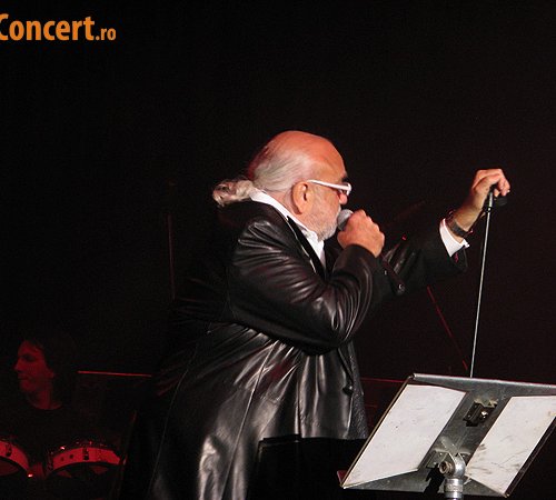 Demis Roussos a adus atmosfera de Craciun in Bucuresti (poze si video)