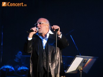 Demis Roussos a adus atmosfera de Craciun in Bucuresti (poze si video)