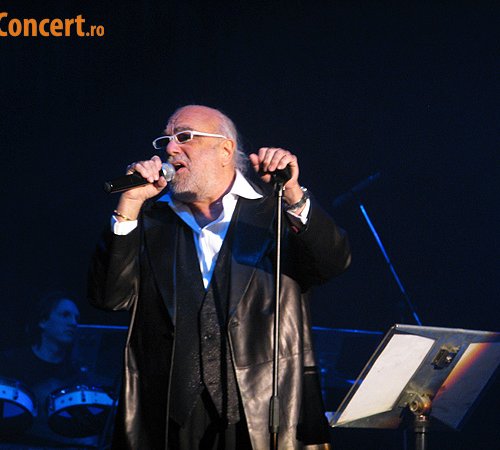 Demis Roussos a adus atmosfera de Craciun in Bucuresti (poze si video)