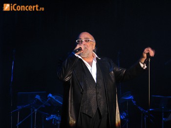 Demis Roussos a adus atmosfera de Craciun in Bucuresti (poze si video)