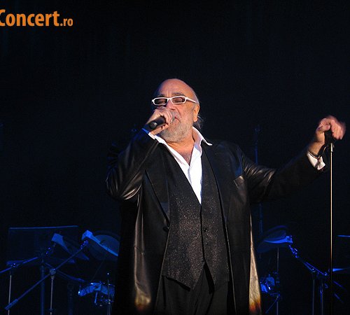 Demis Roussos a adus atmosfera de Craciun in Bucuresti (poze si video)