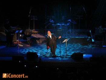 Demis Roussos a adus atmosfera de Craciun in Bucuresti (poze si video)