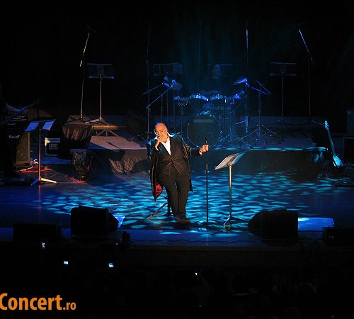 Demis Roussos a adus atmosfera de Craciun in Bucuresti (poze si video)