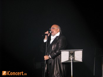 Demis Roussos a adus atmosfera de Craciun in Bucuresti (poze si video)