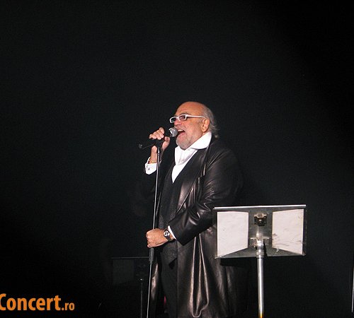 Demis Roussos a adus atmosfera de Craciun in Bucuresti (poze si video)