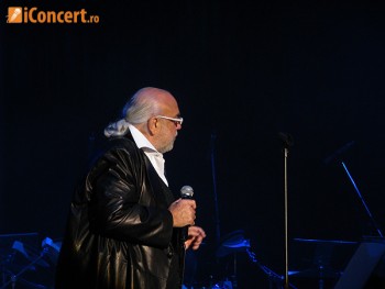Demis Roussos a adus atmosfera de Craciun in Bucuresti (poze si video)