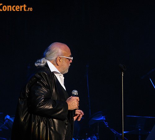 Demis Roussos a adus atmosfera de Craciun in Bucuresti (poze si video)