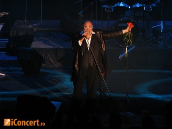 Demis Roussos a adus atmosfera de Craciun in Bucuresti (poze si video)