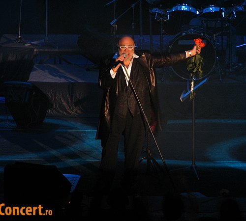 Demis Roussos a adus atmosfera de Craciun in Bucuresti (poze si video)