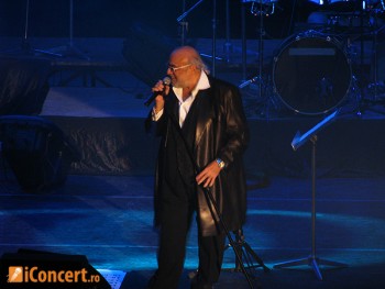 Demis Roussos a adus atmosfera de Craciun in Bucuresti (poze si video)