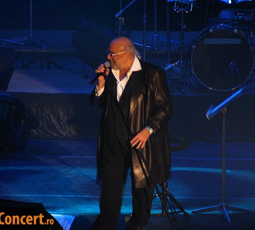 Demis Roussos a adus atmosfera de Craciun in Bucuresti (poze si video)