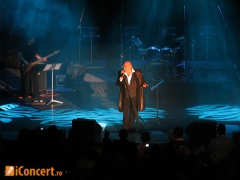 Demis Roussos a adus atmosfera de Craciun in Bucuresti (poze si video)