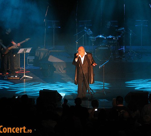 Demis Roussos a adus atmosfera de Craciun in Bucuresti (poze si video)