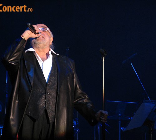 Demis Roussos a adus atmosfera de Craciun in Bucuresti (poze si video)