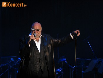 Demis Roussos a adus atmosfera de Craciun in Bucuresti (poze si video)