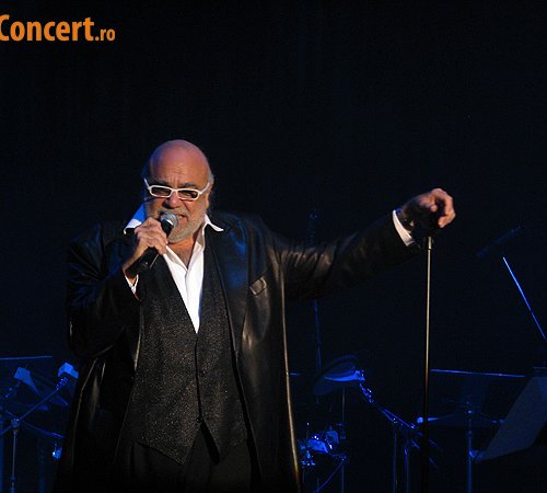 Demis Roussos a adus atmosfera de Craciun in Bucuresti (poze si video)
