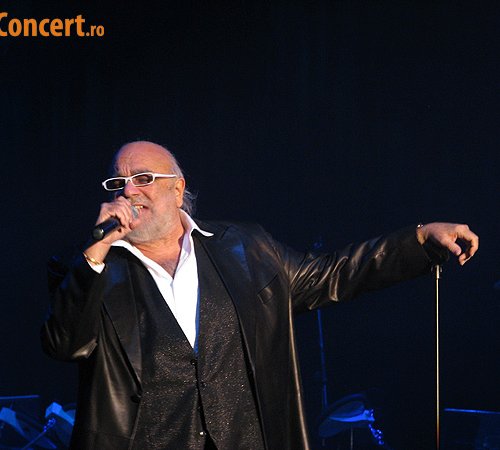 Demis Roussos a adus atmosfera de Craciun in Bucuresti (poze si video)