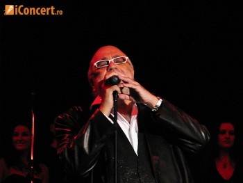 Demis Roussos a adus atmosfera de Craciun in Bucuresti (poze si video)