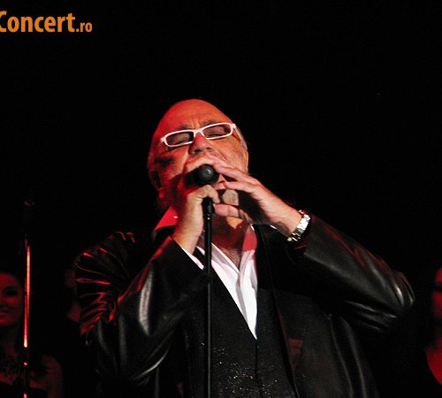 Demis Roussos a adus atmosfera de Craciun in Bucuresti (poze si video)