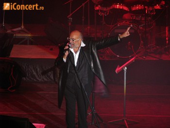 Demis Roussos a adus atmosfera de Craciun in Bucuresti (poze si video)