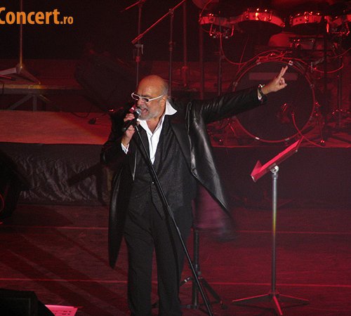 Demis Roussos a adus atmosfera de Craciun in Bucuresti (poze si video)
