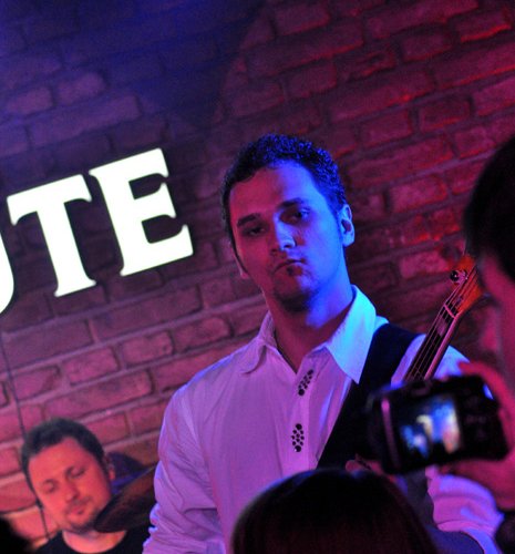 POZE: Vama in Club Tribute
