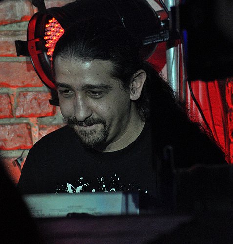 POZE: Vama in Club Tribute