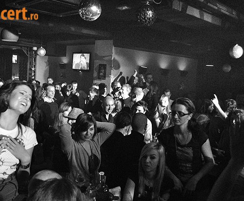 POZE: Vama in Club Tribute