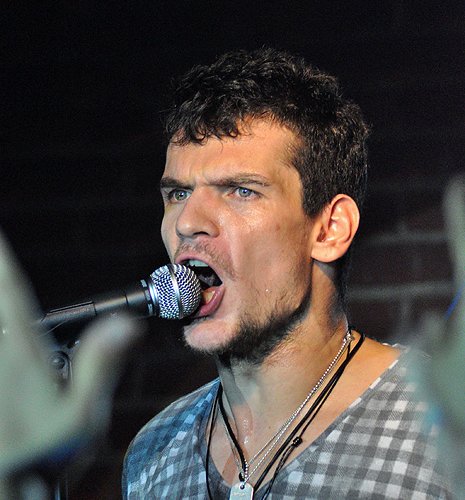 POZE: Vama in Club Tribute