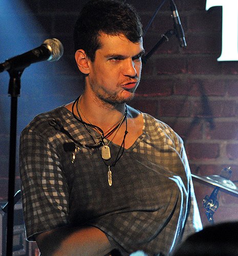 POZE: Vama in Club Tribute