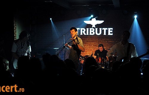 POZE: Vama in Club Tribute