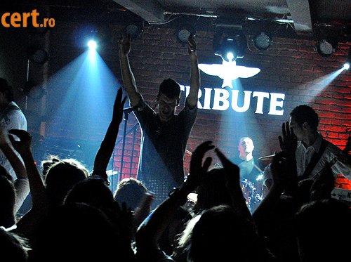 POZE: Vama in Club Tribute