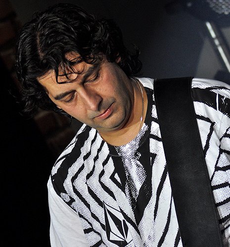 POZE: Vama in Club Tribute