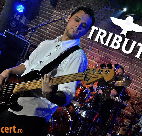 POZE: Vama in Club Tribute