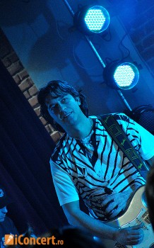 POZE: Vama in Club Tribute