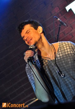 POZE: Vama in Club Tribute