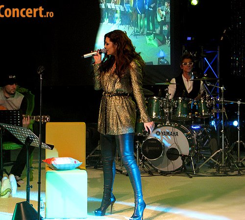 Claudia Pavel a sustinut primul sau concert unplugged (poze si video)