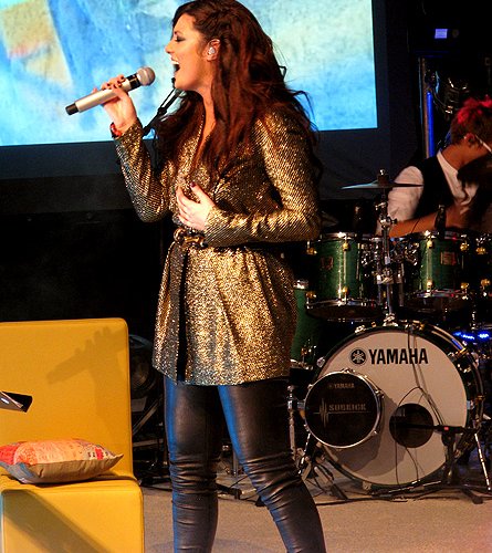 Claudia Pavel a sustinut primul sau concert unplugged (poze si video)