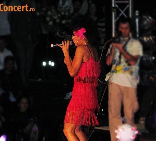 Claudia Pavel a sustinut primul sau concert unplugged (poze si video)