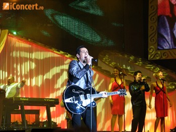 Stefan Banica jr. - de 8 ani impreuna de Craciun (poze si video)