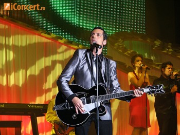 Stefan Banica jr. - de 8 ani impreuna de Craciun (poze si video)