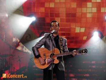 Stefan Banica jr. - de 8 ani impreuna de Craciun (poze si video)