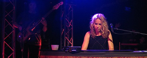 Vonda Shepard în The Silver Church