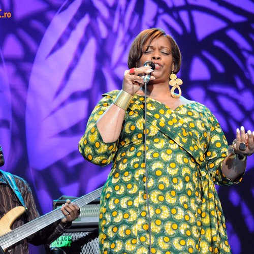 Dianne Reeves