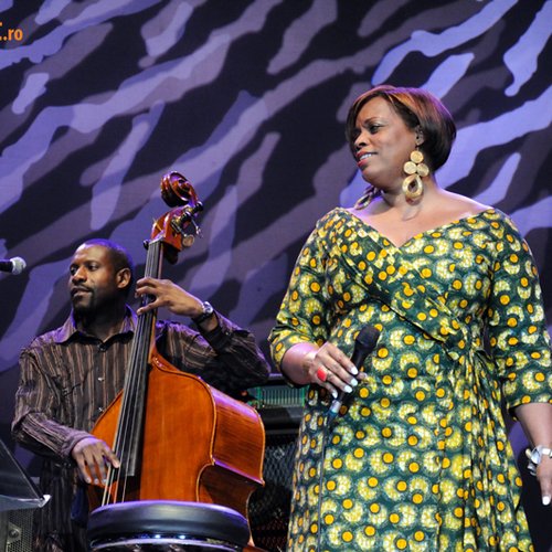 Dianne Reeves