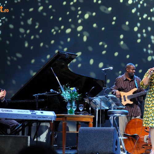 Dianne Reeves