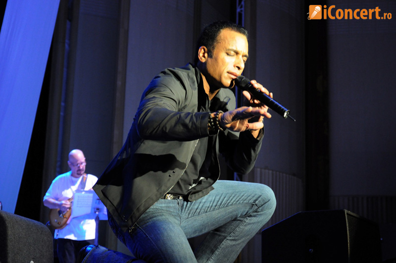 Poze Jon Secada