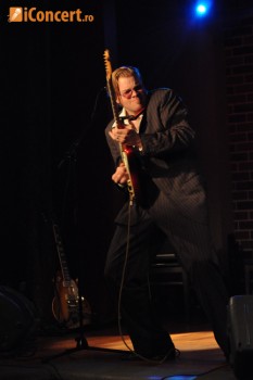 Rick Estrin & The Nightcats