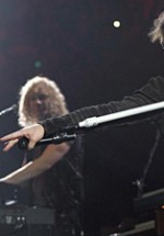 Phil „X” îl înlocuieşte pe Richie Sambora în cadrul tuneului Bon Jovi